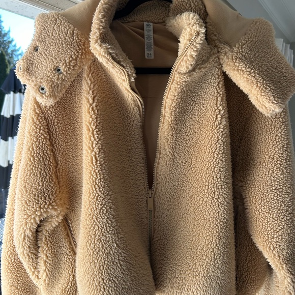 ALO Yoga Foxy Sherpa Jacket - Picture 3 of 12